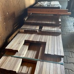 Ca. 150x Guyana Teak Palen Geschaafd, 45x45mm, lengte 16/185cm, 15/215
